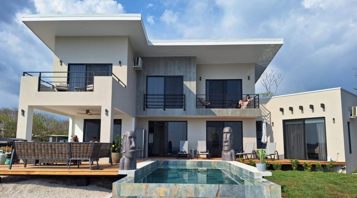 regis y vicky house