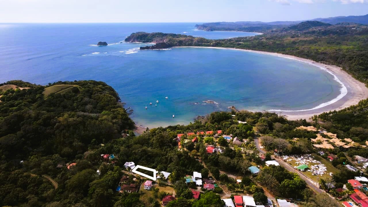 3-Minute walk to Playa Carrillo